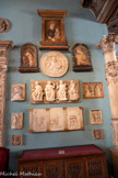 <center>L'atelier.</center>15. La Vierge et l’Enfant D’après Antonio ROSSELLINO
Stuc peint. 2ème moitié du XVe siècle.
16. La Vierge et l’Enfant Domenico di PARIS