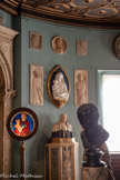 <center>La salle des sculptures</center>8 Écusson aux armes des Alamani Italie
Pierre d’Istrie
XVe siècle. <br>
9 Saint Jérôme Domenico ROSSELLI
Fossombrone. Pierre Vers 1480. <br>
10 La Vierge et l’Enfant
Giacomo et Domenico CABRINI, d’après le carton de Francesco del COSSA
Bologne. Vitrail. Vers 1468-1469. <br>
11 Buste de femme dans un médaillon. Lombardie. Marbre Vers 1470. <br>
12 La Vierge et l’Enfant Luca della ROBBIA
Florence
Terre cuite émaillée Vers 1450-1455. <br>
13 La vénérable Domenica da Paradiso. Émilie ou Florence. Terre cuite peinte 1553-1555. <br>
14 Écusson aux armes des Segoni Italie
Pierre XVe siècle. <br>
15 Saint Aldebrand
Domenico ROSSELLI
Fossombrone Pierre Vers 1480