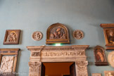 <center>L'atelier.</center>Nativité.
Bartolomeo BELLANO
Terre cuite peinte Vers 1470. <br>
14 Encadrement de porte Venise Marbre
Début du XVIe siècle.
15. La Vierge et l’Enfant D’après Antonio ROSSELLINO
Stuc peint
2ème moitié du XVe siècle.
