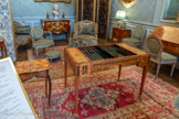 <center>L'antichambre </center>Table à jeux
François RÜBESTÛCK (1722-1785)
Bois de rose et d’amarante
Vers 1775. <br>
Table à ouvrage
Bernard II VAN RIESENBURGH (avant 1705-1766)
Bois de rose, d’amarante et de violette, bronze doré
Vers 1750. <br>
Fauteuil en cabriolet, chaises et tabouret sur pied. Bois de noyer peint
Vers 1770. <br>
A l’arrière, Tapis à décor floral Turquie
Laine
XVIIIe siècle. <br>
Devant, Tapis Ghiordes
Anatolie
Laine
XVIIIe siècle