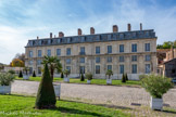 <center>Le domaine de Saint-Cloud</center>Pavillon de Valois qui est le siège de l'Ecole Normale Sapérieure de Saint-Cloud.