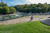 <center>Le domaine de Saint-Cloud</center>Le bassin du Fer-à-Cheval. C’est l’architecte Jules Hardouin Mansart qui dessine les deux rampes d’accès sur les côtés. Les fontaines sont également rajoutées.