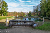 <center>Le domaine de Saint-Cloud</center>En 1577, Catherine de Médicis offre à son écuyer, Jérôme de Gondi, un petit domaine de 13 arpents sur le coteau dominant la Seine. Il fait aménager une maison de plaisance entourée de jardins en terrasse, sur le modèle des villas de la Renaissance italienne, ponctués de parterres de broderies, de statues, de fontaines, de bassins et de grottes.

Le bassin carré du Grand Jet, dont la hauteur et la puissance du jet d’eau sont toujours aussi spectaculaires aujourd’hui, est le seul élément qui subsiste de cette période.