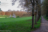 <center>Le domaine de Saint-Cloud</center>Le Bas-Parc, situé en bord de Seine, conserve un vestige de la première exposition universelle de 1855 à Paris : La France couronnant de lauriers, l’Art et l’Industrie par Elis Robert , entouré de deux groupes d’enfants de Georges Diebold.