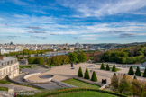 <center>Le domaine de Saint-Cloud</center>A droite, la sphère de La Seine musicale, île Seguin (ancienne usine Renault).