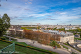 <center>Le domaine de Saint-Cloud</center>Au rond-point de la Balustrade, du lieu appelé « la lanterne » ou « Lanterne de Démosthène », on dispose d'un point de vue étendu sur Paris.

Cette lanterne était la reproduction d'un petit édifice original en marbre situé à Athènes. Le comte de Choiseul-Gouffier en avait rapporté quelques moulages en plâtre. Ces moulages complétés par quelques autres travaux, permirent de réaliser une imitation en terre cuite. Elle fut exposée à l'Exposition des produits de l'industrie française, au Louvre, en 1801 et remporta une médaille d'argent. Le ministre de l'Intérieur Jean-Antoine Chaptal l'offrit au Premier Consul qui la fit transporter à Saint-Cloud où elle fut érigée sur une sorte d'obélisque en pierre édifié par Fontaine, surmonté d'une sorte de phare. Lorsque l'empereur Napoléon Ier était présent au château, une lanterne était allumée pour informer les Parisiens de sa présence. Point de repère trop visible (18 mètres de haut), elle fut détruite à l'explosif par les Prussiens dans la nuit du 12 au 13 octobre 1870.