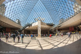 <center>Le Louvre.</center> Hall d'accueil