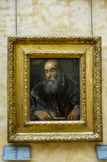 <center>L'Architecte Antonio dal Ponte (vers 1512-1597). Vers 1580-1590.</center> D'après Jacopo dal Ponte, dit Jacopo BASSANO. Bassano del Grappa, vers 1510 -Bassano del Grappa, 1592. Ce portrait est une copie d'après un original de Jacopo Bassano réalisée par Tintoret ou son fils Domenico pour Hans Jacob König, orfèvre allemand installé à Venise. Comme l'indiquent les inscriptions plus tardives et la présence du compas, attribut traditionnel des architectes, le modèle est Antonio dal Ponte, architecte officiel de la République de Venise pendant la seconde moitié du XVIe siècle, que ses travaux au palais des Doges, au pont du Rialto et à l'église du Redentore ont rendu célèbre. L'effigie de Dal Ponte devait prendre place dans la galerie d'hommes illustres de Kônig. L'affaissement du corps et la fatigue des traits ne rendent pas compte de la vérité expressive du portrait original.