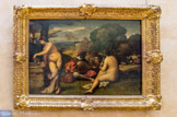 <center>Le Concert champêtre. Vers 1509</center>Tiziano Vecellio, dit TITIEN. Traditionnellement attribué à Giorgione, le Concert champêtre est considéré aujourd'hui par une majorité de la critique comme une œuvre de Titien, dont le style de jeunesse se confond avec celui de son compagnon d'atelier de cette époque. Ce tableau mystérieux serait une allégorie de la Poésie, dont les symboles — la flûte et l'eau versée — sont partagés entre deux femmes nues à la beauté idéale. Selon le goût, introduit à Venise par Giorgione au début du XVIe siècle, pour la représentation simultanée du visible et de l'invisible, ces figures irréelles n'existent que dans l'imagination des deux jeunes gens assis qu'elles inspirent.