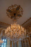 <center>Salon diplomatique</center>Autour du lustre, des ancres de marine.