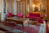 <center>Salon diplomatique</center>Bureau attribué à Jacques Dubois. C’est sur ce bureau, dit de Victor Schœlcher, qu’aurait été signée l’abolition définitive de l’esclavage le 27 avril 1848 à l’Hôtel de la Marine. Victor Schoelcher, alors sous-secrétaire d'État à la Marine et aux colonies, présidait la Commission d’abolition de l’esclavage dans les colonies françaises. Il s’engagea toute sa vie pour la reconnaissance de la dignité humaine et œuvra à l’établissement d’une république démocratique et sociale.