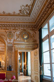 <center>Salon diplomatique</center>Le salon diplomatique accueillait le cabinet civil du ministre de la Marine. Il correspond à l’ancien lieu d’exposition des joyaux de la Couronne : le Sancy, le Régent, le Bleu de France, le Grand Saphir et le rubis Côte-de-Bretagne y étaient présentés. U