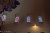 <center>L’église Sainte Jeanne de Chantal </center>Vitraux figuratifs.