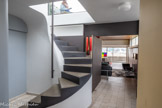 <center>Immeuble Le Corbusier</center>Le niveau supérieur donne accès une chambre d'ami, ainsi qu'à un toit-jardin.