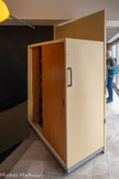 <center>Immeuble Le Corbusier</center>L'entrée à la chambre se fait par une porte- placard. Ces trois dernières pièces ouvrent sur un balcon loggia.