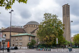 <center>L’église Sainte Jeanne de Chantal </center>Dans les années 1920, le quartier de la porte de Saint-Cloud est en pleine expansion. Une nouvelle église est jugée nécessaire, en même temps que les aménagements de la place monumentale de Saint-Cloud, sur l’emplacernent des bastions 65 et 66 de l’enceinte de Thiers qui entourait Paris depuis 1844. .
Par chance, avant d’entrer au couvent de l’ordre de la Visitation fondé par François de Sales et Jeanne de Chantal, une parisienne du quartier fait un don important pour aider à sa construction. Et demande que l’église soit dédiée à sainte Jeanne de Chantal. L’architecte Julien Barbier (1869-1939) est chargé de son élévation. L’édifice sera de style byzantin, un style devenu très à la mode après la redécouverte de l’ancienne basilique Sainte-Sophie de Constantinople au XXéme siècle. La première pierre a été posée et bénite en 1933.L’abside est ouverte au culte dès 1936. L’église est atteinte par les bombardements de la seconde guerre mondiale et désaffectée.