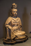 <center>Musée Cernuschi. </center> Le Bodhisattva Avalokitesvara assis en position de délassement. Bois. XIVe s. Fin de la dynastie des Yuan (1279 - 1368) - début de la dynastie des Ming (1368 - 1644). La déité est assise en délassement royal (Rājalīlāsana) au sommet de l’île – montagne Potalaka qui lui sert de résidence dans l’Océan du Sud.