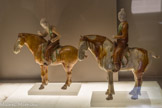 <center>Musée Cernuschi. </center> Joueuse de polo. Céramique « trois couleurs » (sancai). Shaanxi ou Henan (?) Dynastie des Tang (618 - 907).