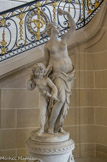 <center>Musée Nissim de Camondo. </center> La statue de marbre blanc figure Vénus et l’Amour.