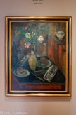 <center>Musée de Montmartre</center>ANDRÉ UTTER 0886-1948)
Nature morte aux fleurs, vers 1919-1920
Huile sur toile
Collection Maryse et Max Maréchal Dépôt au Musée de Montmartre.
Autodidacte, comme son épouse Suzanne Valadon, André Utter fréquente le Lapin Agile, célébré lieu de rendez-vous des artistes d’avant-garde, ainsi que le Bateau-Lavoir où il côtoie entre autres Max Jacob et André Salmon. Ses recherches formelles le rapprochent de Modigliani, Derain, Picasso.
Cette Nature morte aux fleurs est exemplaire de l'influence de Cézanne et des cubistes sur l’œuvre d’Utter, qui retient le dynamisme des compositions, la fermeté du dessin et la géométrisation des objets. Les tons vifs sont également caractéristiques de la manière de l’artiste.