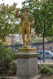 <center>Parc Montsouris. </center> Statue de Thomas Paine par S. Borglum (1934).  Anglais de naissance, citoyen Français par décret et Américain d'adoption.