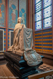 <center>Chapelle de Louis IX</center>Cénotaphe et plaques commémoratives de Louis Antoine cardinal de Noailles, archevêque de Paris de 1695 à 1729. Victor Geoffroy-Dechaume, sculpteur, années 1860. Vitrail en grisaille. Antoine Lusson, maitre-verrier, 1862. <br> Vitrail en grisaille. Antoine Lusson, maitre-verrier, 1862.