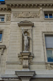 <center>Tribunal correctionnel.</center>L'architecte a orné la façade de quatre statues allégoriques représentant la Vérité,