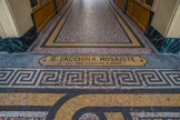 <center>Galerie Vivienne.  </center> Les mosaïques du sol avec fond en terrazzo, sont signées Giandomenico Facchina et Mazzioli.