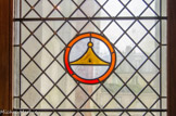 <center>La tour Jean-sans-Peur. </center> Le vitrail est orné de l’une des armes parlantes de Jean sans Peur : le niveau de maçon.