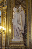 <center>LA SALLE DES CONFERENCES </center> Quatre statues de Victoires de marbre symbolisant les succès des armées françaises dans quatre théâtres  sont  commandées  en  1854  par  le  grand  référendaire  du  Sénat,  le  marquis Alphonse-Henri D’HAUTPOUL et rejoignent le palais en 1857.  L'Autriche, (trois couronnes crénelées posées sur le socle), par Bernard GABRIEL .