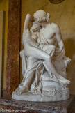 CHAMBRE DE LA REINE. <br> Groupe  en  marbre  de J. Pollet  (Achille  et  Déidamie  ;  1854).