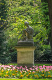 <center>LE  JARDIN DU LUXEMBOURG </center> La statue d'Archidamas se préparant à lancer le disque (1887) est l’œuvre d’Henri Lemaire (1798-1880).