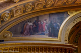 <center>SALLE DES SÉANCES </center>  Merry-Joseph Blondel peint, vers 1840, de part et d'autre du petit hémicycle, deux grandes compositions. A gauche figure Le couronnement de Philippe V le Long.