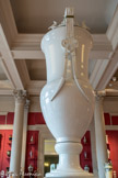 <center>Manufacture de Sèvres</center>Vase Neptune. Manufacture de Sèvres. Le plus grand vase produit par Sèvres a été réalisé grâce à l'innovation technique du coulage à air comprimé et présenté au public lors de l'exposition universelle de 1867. Porcelaine dure. Sèvres 1867.