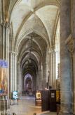 <center> Basilique Saint Denis. </center>Collatéral droit.