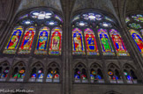 <center>Les vitraux. </center>Rois et reines dans la nef, côté sud,
vitrail du XIXe siècle.