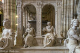 <center>Louis XII et Anne de Bretagne
</center>Sur le pourtour douze apôtres et les vertus cardinales (prudence, justice, force, tempérance).