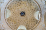 <center>Chapelle du Saint-Sacrement </center>Le lanternon est orné d'une fresque représentant des chérubins, mêlant les influences flamande et italienne.