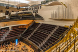 <center>Philharmonie de Paris</center> La Philharmonie 1. La Grande salle Pierre Boulez comprend également un orgue, fabriqué par la manufacture Rieger, destiné tout particulièrement au répertoire symphonique.
