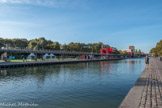 <center>Parc de la Villette </center> Le deuxième grand axe est-ouest, la galerie de l’Ourcq, borde le canal du même nom. Au fond, le canal de l'Ourq rejoint le canal Saint Denis pour former le canal Saint Martin qui va jusqu'à la Seine.  Ils constituent le réseau des canaux parisiens, long de 130 km, qui appartient à la Ville de Paris.