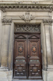 <center> Rue des arènes. </center> Porche d'entrée de l'hôtel particulier de Forbin-Soliers, au 31 rue des Arènes.