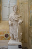 <center>Arles : Musée Arlaten. </center>Guerrier de Vachères. Fin du Ier siècle av. J.-C. ou début du Ier siècle. Original au musée d'Avignon.