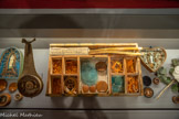 <center>Arles : Musée Arlaten. </center>Nécessaire pour fabriquer les reliquaires, provenant des Augustines de l'Hôpital.