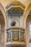 <center>Saint Julien.</center> Panneau central de la chaire représentant saint Julien. A gauche, st Roch