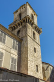 <center>L'église Saint-Martin. </center> Le clocher de Saint-Martin a été entièrement reconstruit au XVIe siècle par l’abbé Flèche.