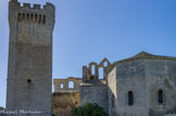 <center>Vue coté est</center>La tour, avec le clocher et le chevet de l'abbatiale et tout au fond, le dernier étage du monastère.