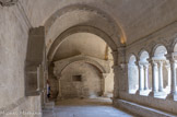 <center>Galerie Nord</center>L'enfeu des comtes de Provence où est enterré Raymond Bérenger IV, bienfaiteur de l'abbaye, mort en 1181.