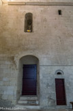 <center>L'abbatiale (XIIe siècle)</center>Le transept sud. Deux portes sur sa face ouest donnent accès à l'escalier à vis menant au clocher, et à la salle capitulaire, seul passage encore en service.