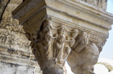 <center>Galerie Sud</center>Une scène de Pentecôte montre l'Esprit Saint, représenté par une colombe, descendant sur les apôtres par un ruban les reliant entre eux.