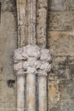 <center>Cloitre de St Trophime</center>Galerie Sud. Base des colonnettes à décor floral.